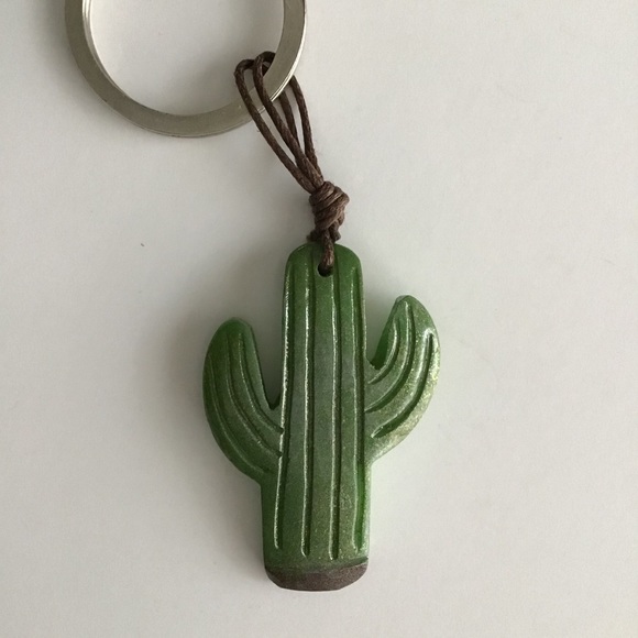 💚 NEW Green Cactus Key Ring Chain Carved Tagua Nut Ecuador West Desert Cowgirl - Picture 2 of 9